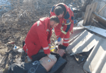 Двічі зупинилося серце: у Дніпрі знайшли чоловіка без свідомості та в калюжі крові