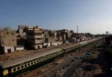 ЗМІ: у Пакистані понад 450 пасажирів поїзда захопили у заручники