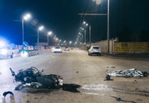 На Набережній Заводській у Дніпрі зіткнулись Kia та Suzuki: водій двоколісного загинув на місці ДТП