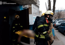 Дніпровські надзвичайники врятували 96-річну жінку під час ліквідації пожежі у багатоповерхівці