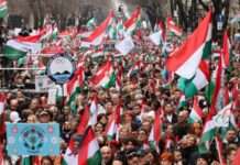 Тисячі угорців вийшли на протест проти уряду Орбана в Будапешті