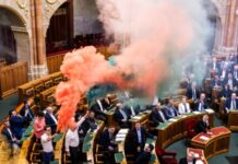 В Угорщині ухвалили закон про заборону ЛГБТК+ прайдів: у Будапешті відбулися протести