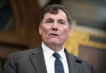 Трамп пом’якшив торговельну війну. Канада відклала введення мит на товари зі США