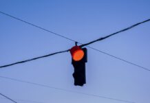 У Луцьку планують щоранку зупиняти водіїв червоним сигналом світлофорів: що відомо