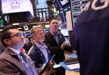 Аналітик назвав рішення Трампа, які призвели до обвалу фондового ринку