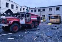 Армія РФ двічі атакувала рятувальників у Богодухові: почались пожежі, є постраждалі