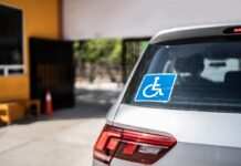 Паркування для людей з інвалідністю: коли можна безкоштовно залишати авто
