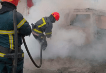 У Кривому Розі згорів Renault Logan: власник авто намагався загасити займання, але отримав опіки