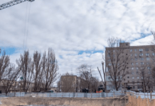 Мер Кам’янського перевірив, як просувається будівництво укриттів у Гімназії №12 та Ліцеї №22