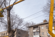 У Кам’янському триває прибирання міста після осінньо-зимового періоду