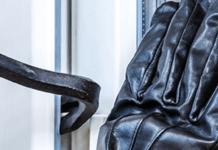 На Дніпропетровщині судитимуть молодика, який обікрав будинок власної матері