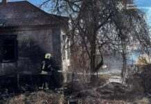 У Самарському районі Дніпра вогонь з відкритої місцевості розповсюдився на житловий будинок