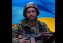 Камʼянське проводить в останню путь солдата Романа Шеремета