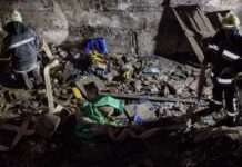 У Харкові рятувальники п’ять годин визволяли чоловіка, який застряг у трубі