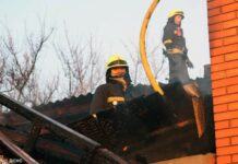 У Дніпрі під час пожежі у житловому будинку вогнеборці врятували чоловіка