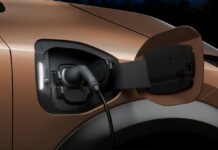 Виробник iPhone випускатиме електромобілі для Nissan