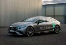 Автомобілі Mercedes-Benz отримали новий колір габаритних вогнів: названа причина