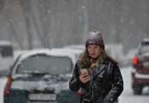 Різко похолодає та засніжить. Синоптики розповіли про погоду на вихідних в Україні