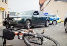 У Кривому Розі пʼяна велосипедистка вʼїхала у легковик