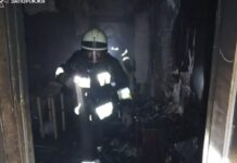 Помер у кареті швидкої допомоги: у Запоріжжі під час ліквідації пожежі загинув 91-річний власник квартири