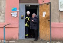 У Марганці сталася пожежа у багатоповерхівці: рятувальники вивели жінку із задимленого помешкання