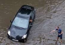 Волога погода і автомобіль: як уникнути проблем з сирістю