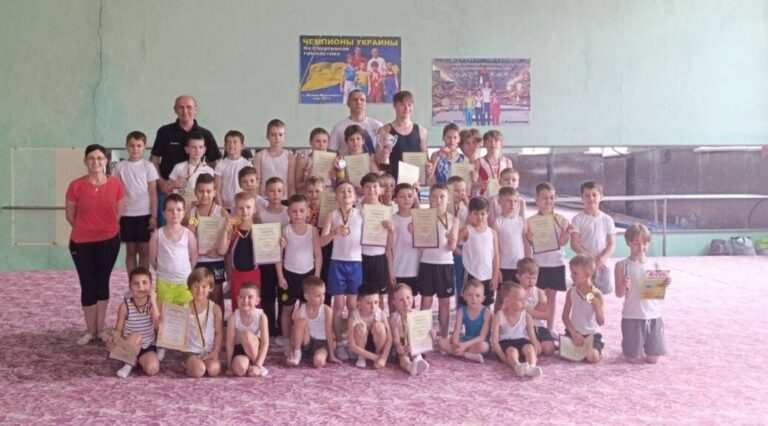 На відкритому чемпіонаті міста зі спортивної гімнастики камʼянчани вибороли призові місця