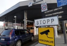 Естонія депортувала росіянина за герб Росії на прапорі під час стріму