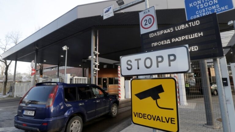 Естонія депортувала росіянина за герб Росії на прапорі під час стріму