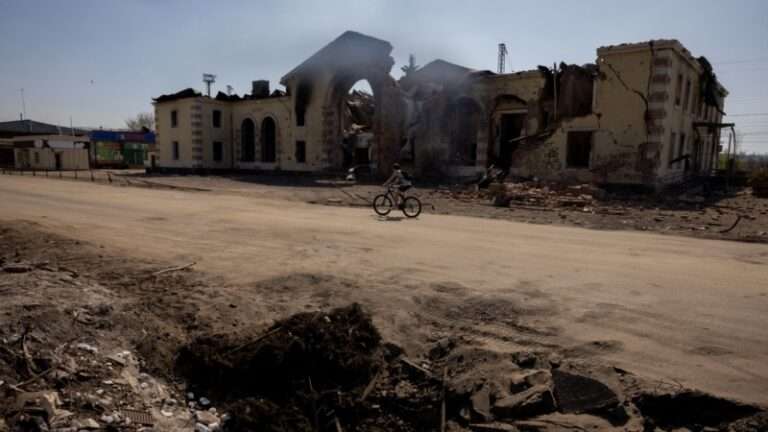 Одна людина загинула, двоє, зокрема дитина, поранені через удар Росії по Костянтинівці – ОВА