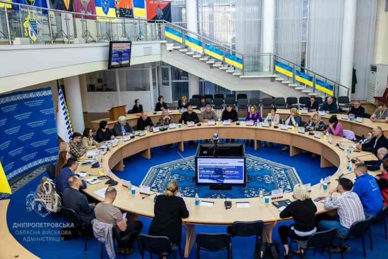 Доступні ЦНАП, комфортні маршрути містом, заняття спортом та розвиток кар’єри: в області представили проєкти з безбар’єрності