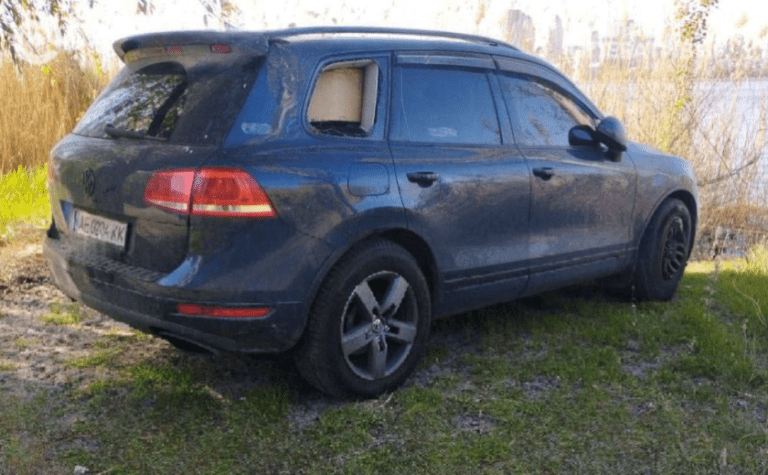 На ж/м Сонячний у Дніпрі виявили тіло чоловіка в зачиненому Volkswagen