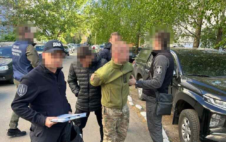 ДБР викрило підполковника: відправив бійців робити ремонт замість служби