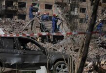 МЗС: у дипустановах України приспустять прапори через удар Росії по Києву