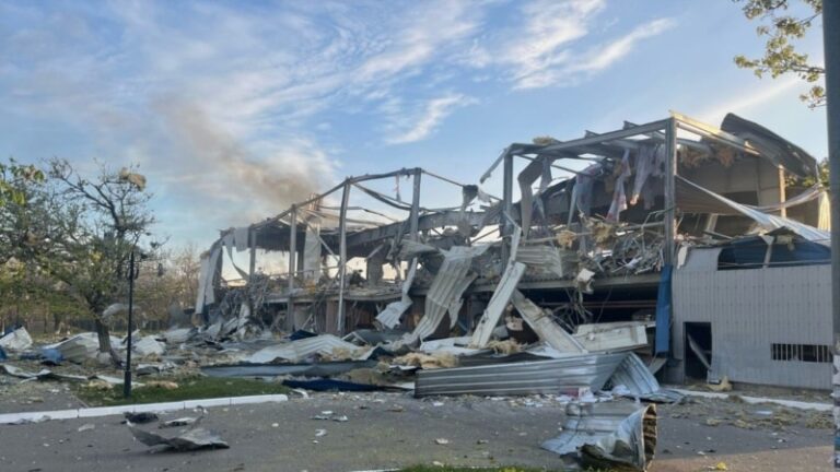 МВА: помер хлопець, який зазнав поранень внаслідок російського удару по центру Херсона