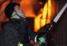 Горіли будинки, постраждали люди: у ДСНС показали наслідки удару РФ по Одесі