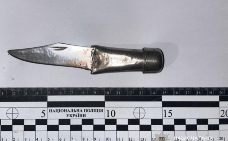 Кривавий конфлікт у Синельниківському районі : чоловіка вбили ножем під час застілля