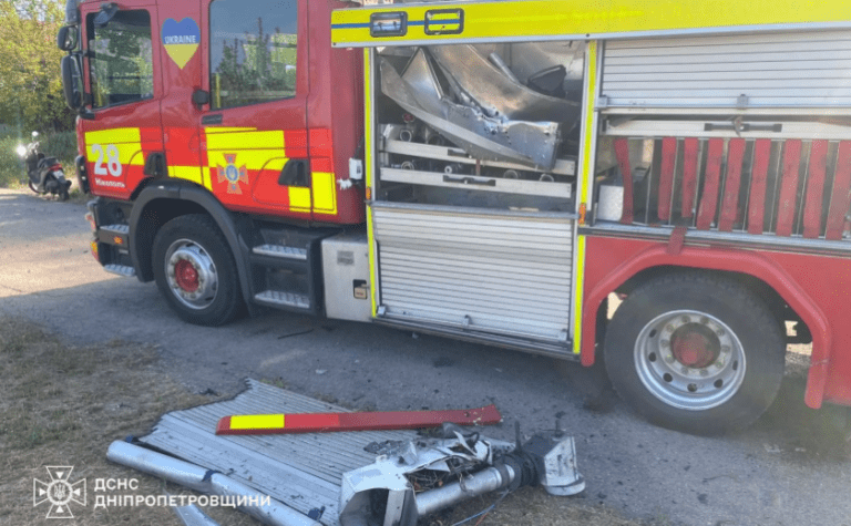 Ворог двічі атакував рятувальників під час ліквідації займання у Нікополі