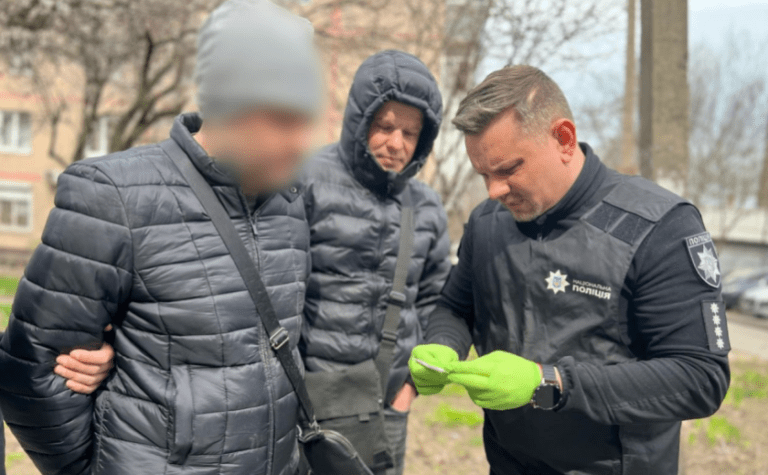 15 000 доларів за уникнення від мобілізації: у Запоріжжі затримали правозахисника-хабарника