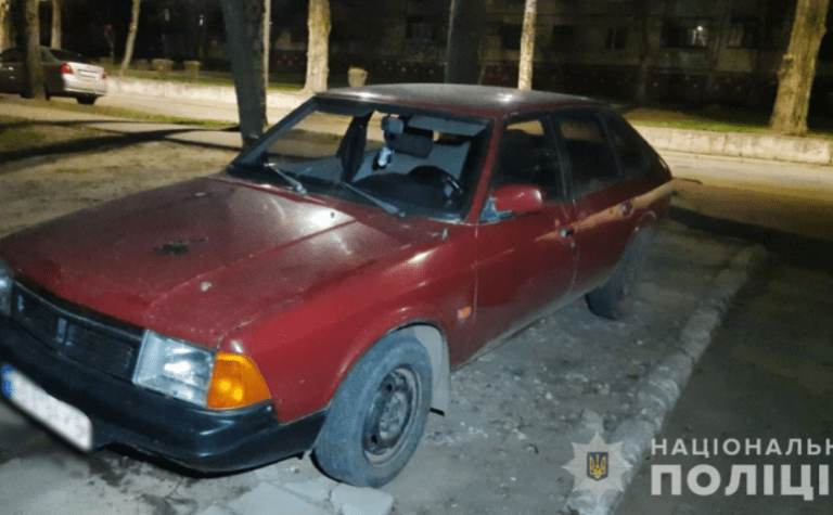 Відкрив стрілянину по автомобілю з людьми: у Покрові затримали зловмисника