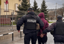 Поцупив товар, штовхнув продавчиню та втік: правоохоронці Запоріжжя затримали грабіжника