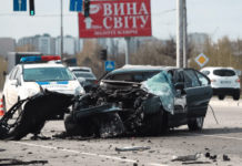 BMW розірвало на шматки: на виїзді із Дніпра сталася масштабна ДТП