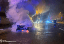Вогнеборці Дніпра ліквідували займання легкового автомобіля у Новокодацькому районі міста