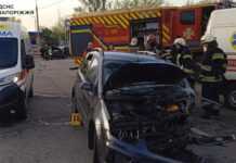 У Запоріжжі рятувальники деблокували водія з понівеченої внаслідок ДТП автівки