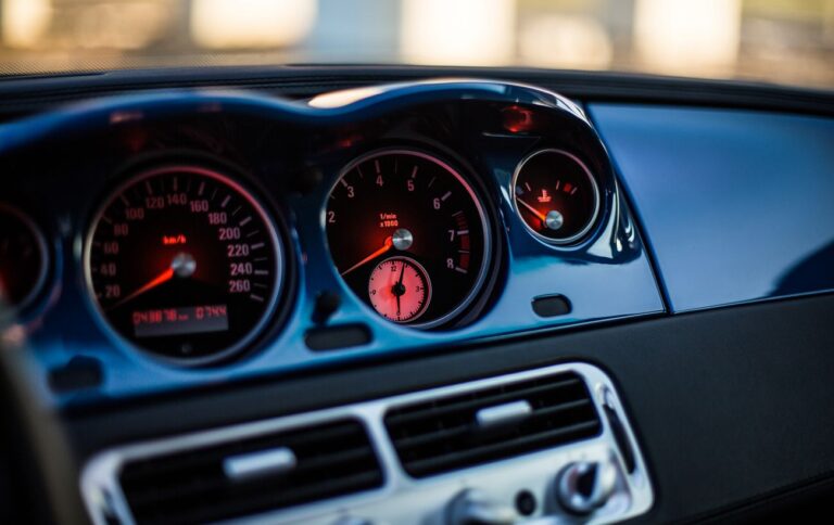 Для чого потрібен тахометр у авто: цікаві поради водіям