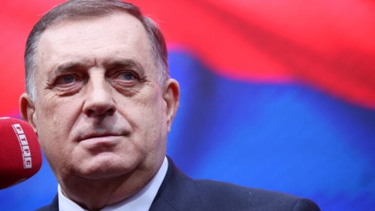 Лідер боснійських сербів Додік заявив про приїзд до Москви після того, як суд попросив про його арешт