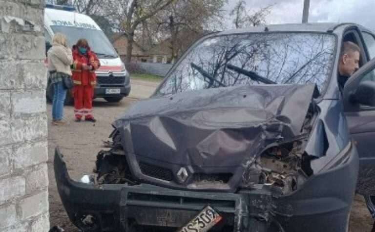 У Синельниківському районі сталася масштабна ДТП: постраждало троє людей
