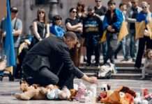 Лише труни та тиша: у Валенсії вшанували загиблих у Кривому Розі дітей