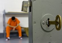 У Тунісі засудили до тюремного ув’язнення десятки людей за держзраду