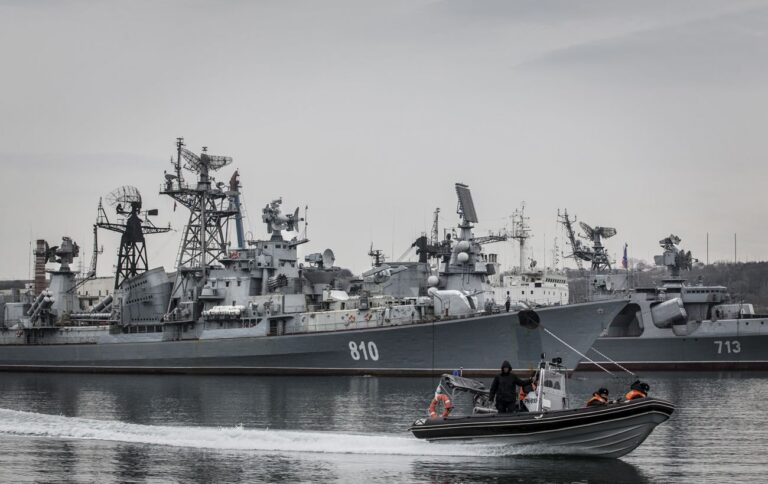 Росія тримає у Чорному морі носій “Калібрів”: який можливий залп ракет